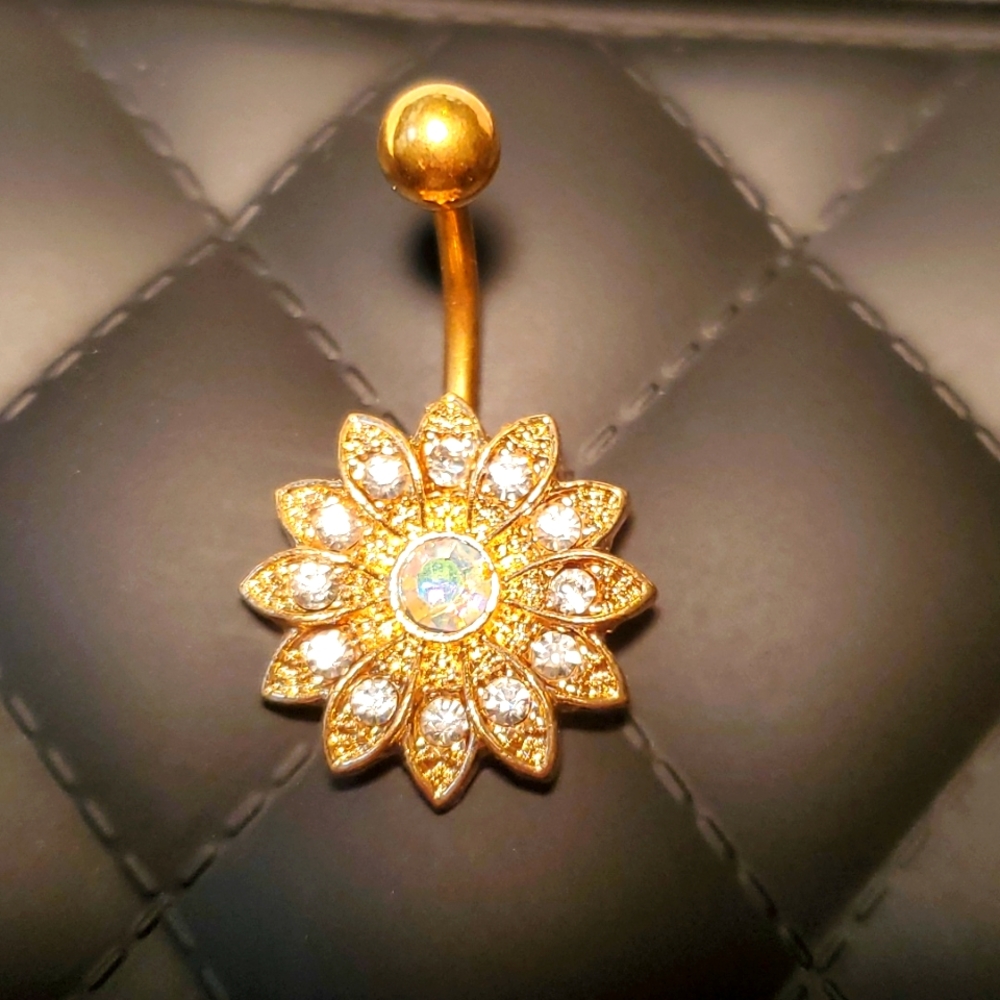 Belly button ring 18k Gold toned Stainless steel jeweled flower 🌼